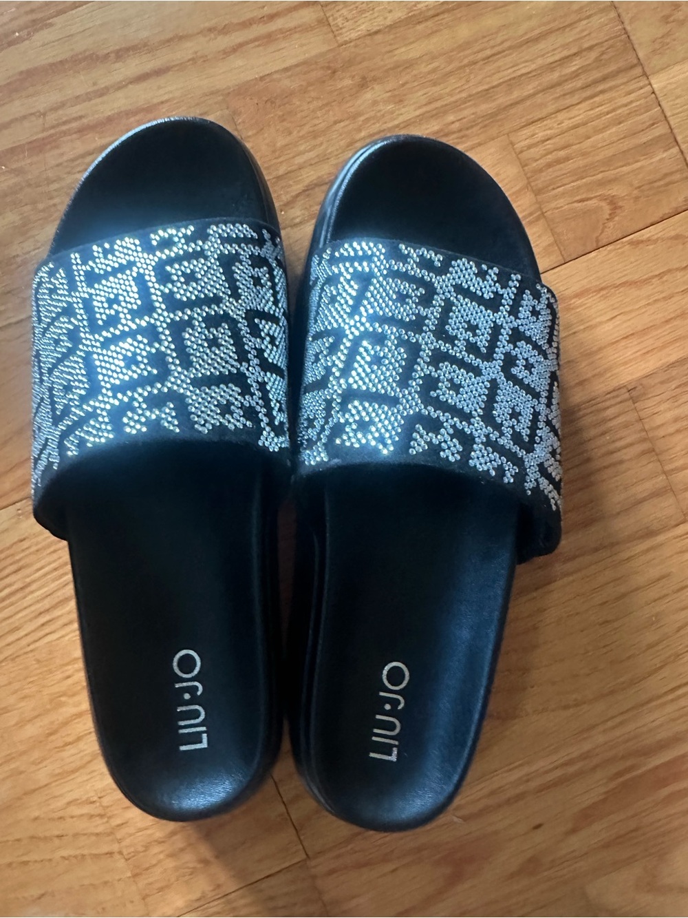 Liu Jo slides